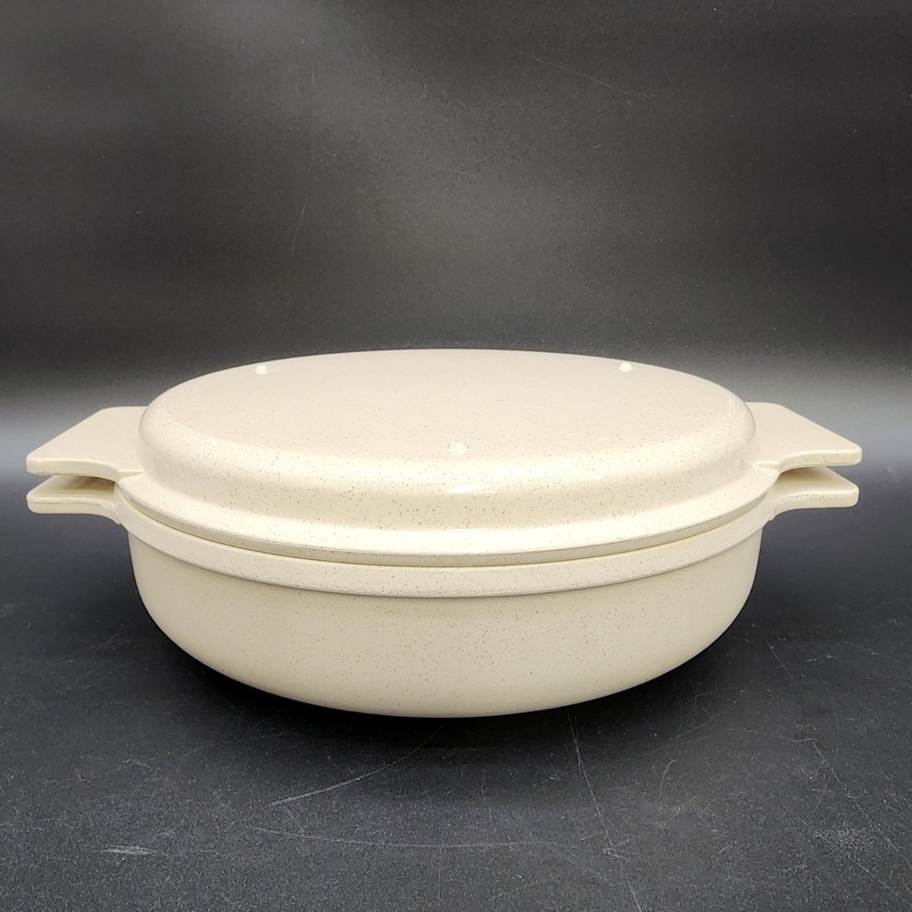 Regal Ware 2L Tan Brown Casserole Dish Lid Vintage MCM Microwave Oven Safe USA